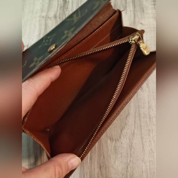 Louis Vuitton Sarah Leather Wallet - Picture 11 of 14